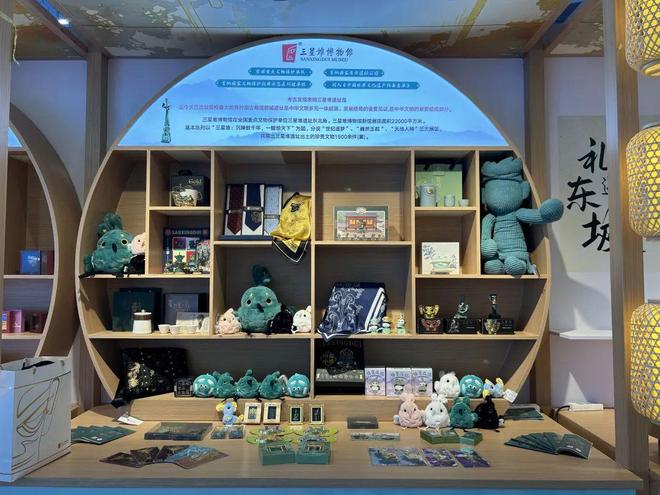 、三星堆文创亮相深圳文博会！瓦力棋牌游戏火爆！罗江非遗(图6)