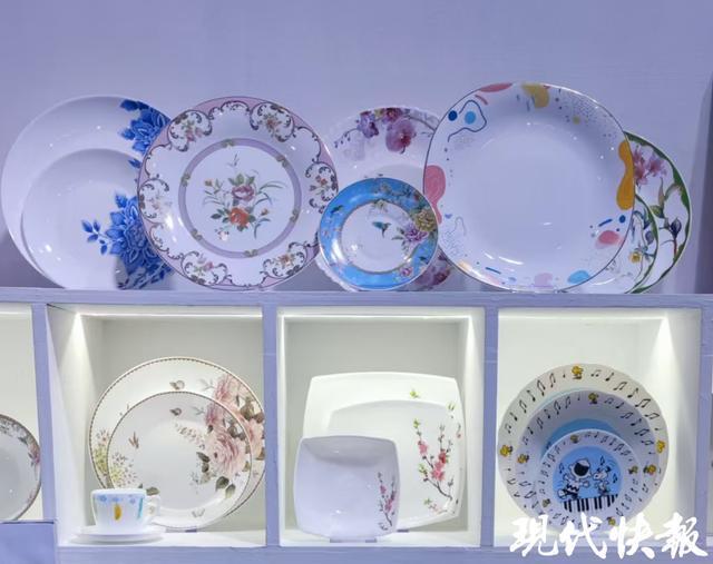 淮安好物凭“版权”闯世界瓦力棋牌冰箱贴亮晶瓷！(图2)